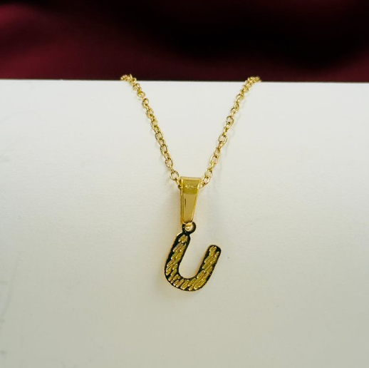 CADENA DIJE ACERO INOXIDABLE LETRA U DORADO