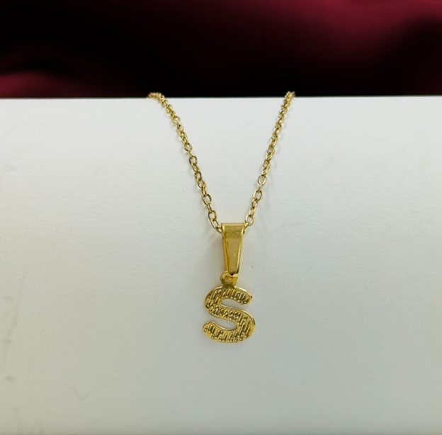 CADENA DIJE ACERO INOXIDABLE LETRA S DORADO