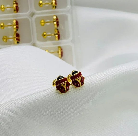 TOPO MARIQUITA ROJA ACERO DORADA