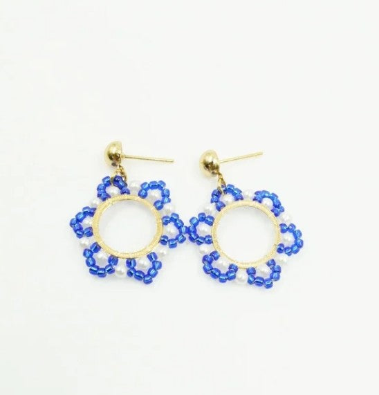 ARETE TEJIDO AZUL CON BLANCO