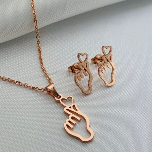 JUEGO MANO CON CORAZON