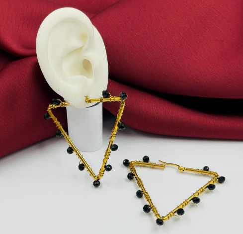 CANDONGA ACERO INOXIDABLE TRIANGULO CIRCON NEGRO ALAMBRE DORADO