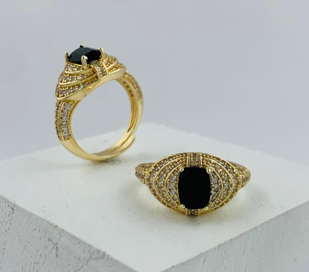 ANILLO RODIO CIRCONES OVALO DORADO PERLA NEGRA