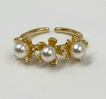 ANILLO TRES FLORES PERLA DORADO