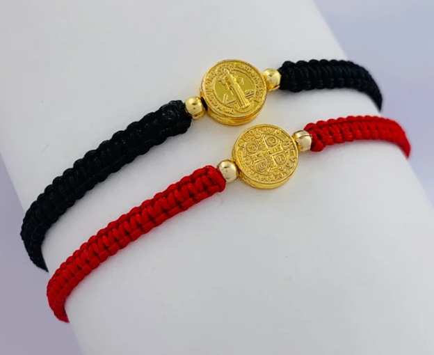PULSERA HILO MACRAME MEDALLA SAN BENITO