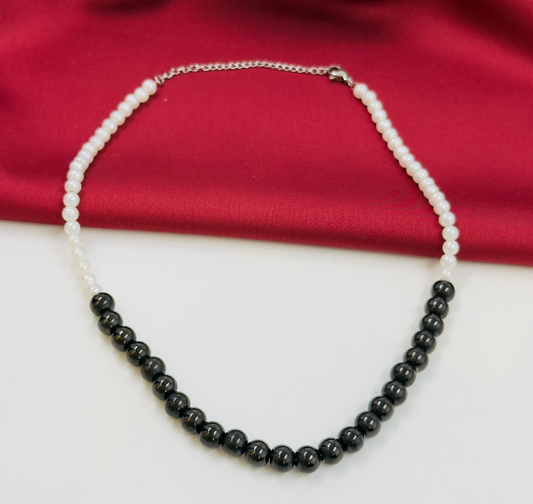 COLLAR TIPO PERLA ACERO INOXIDABLE BALIN NEGRO Y BLANCO