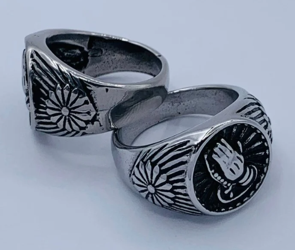 ANILLO ACERO INOXIDABLE MANOS ORANDO PLATEADO