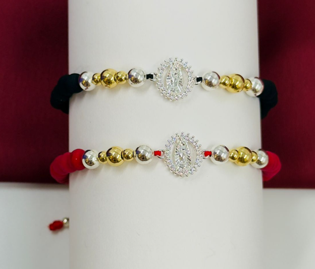 PULSERA RODIO NEOPRENO Y BALIN PLATIZADO DORADO DIJE VIRGEN