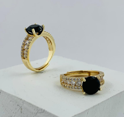 ANILLO RODIO DORADO CIRCONES GRUESO PERLA NEGRA