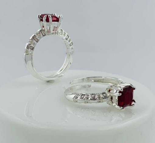 ANILLO RODIO PLATIZADO CIRCON ROJO LASO INTERMITENTE