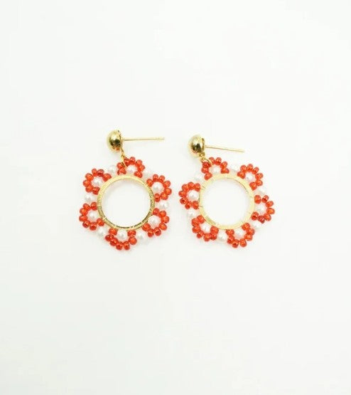 ARETES TEJIDOS BLANCO CON ROJO