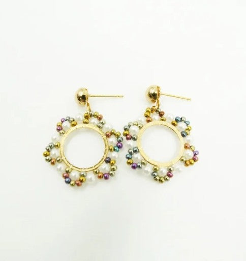 ARETE TEJIDO BLANCO CON COLORES