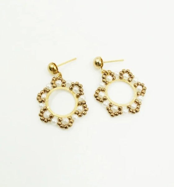 ARETE TEJIDO BLANCO CON CAFE